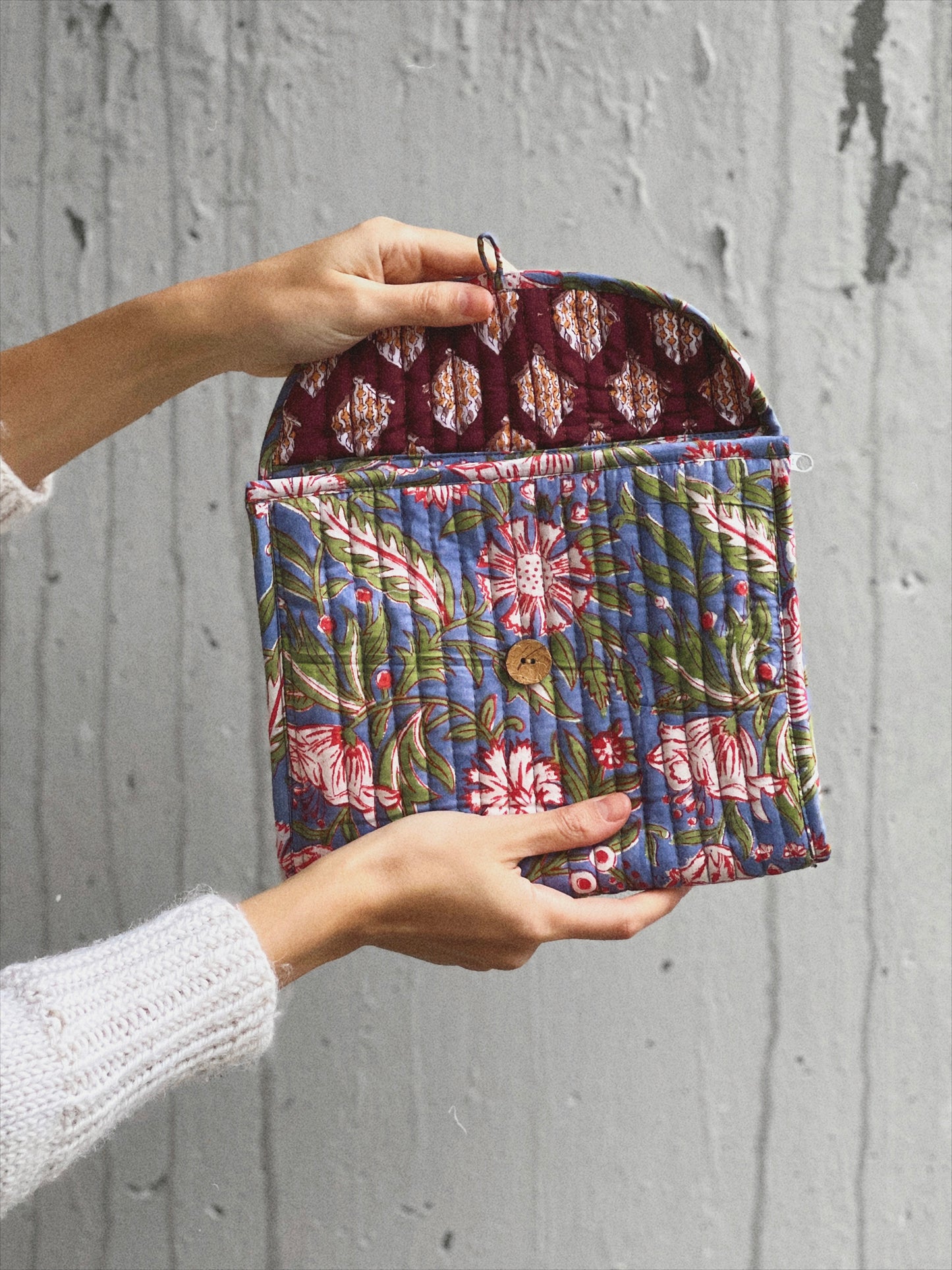 SMALL BLOCK PRINT FLORAL BAG GREY RED