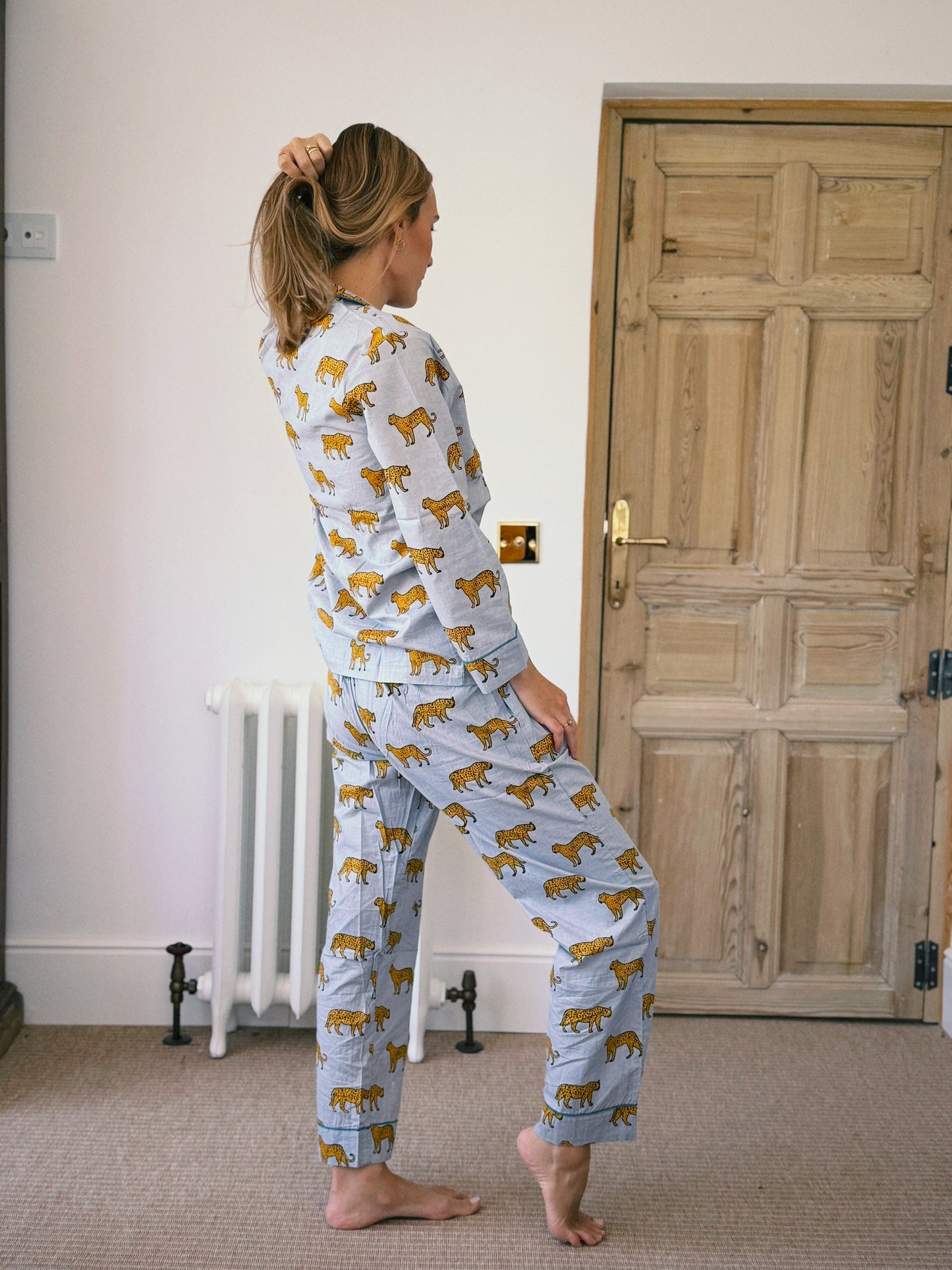 PIJAMA MANGA LARGA BLOCK PRINT GRIS LEOPARDOS