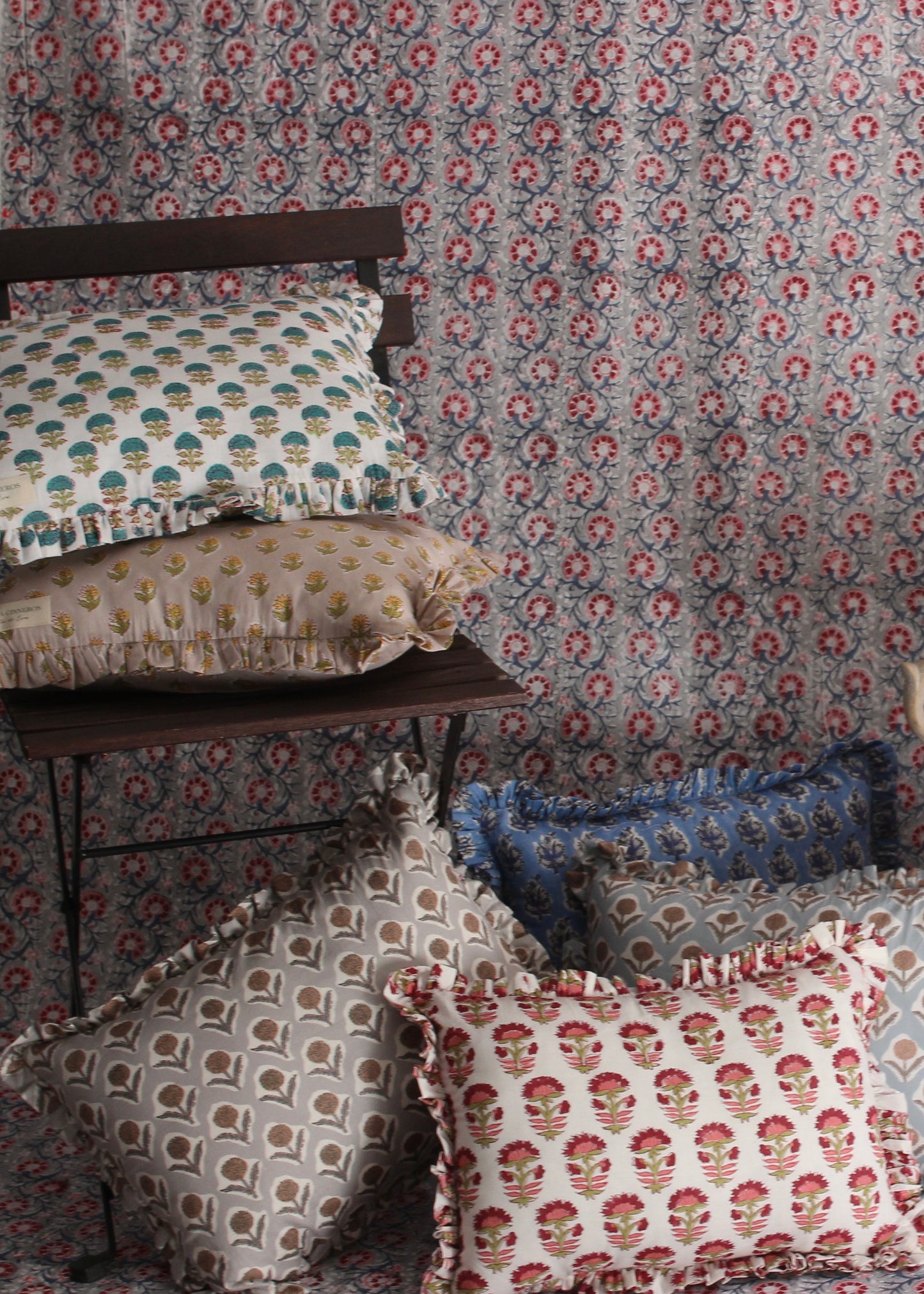 COJÍN VOLANTES BLOCK PRINT FLORAL