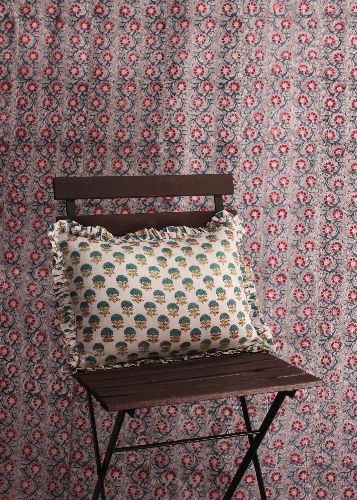 COJÍN VOLANTES BLOCK PRINT FLORAL