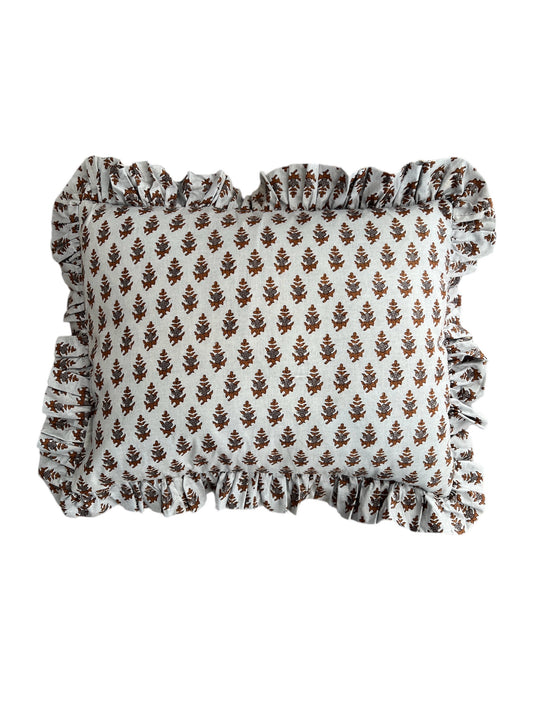 COJÍN VOLANTES BLOCK PRINT FLORAL AZUL MARRON