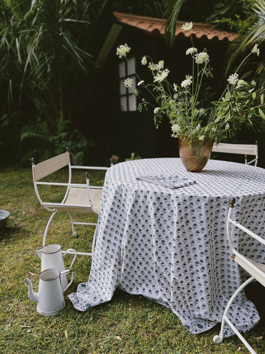 TABLECLOTH AND NAPKINS SET BLOCK PRINT WHITE BLUE