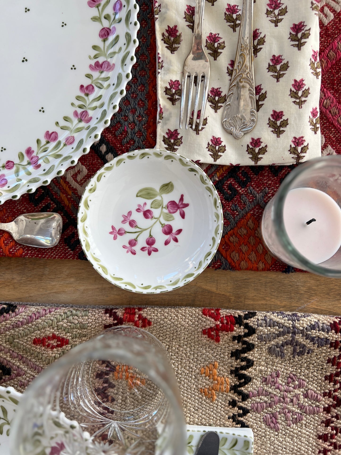 HAND PAINTED PORCELAIN CUTLERY REST