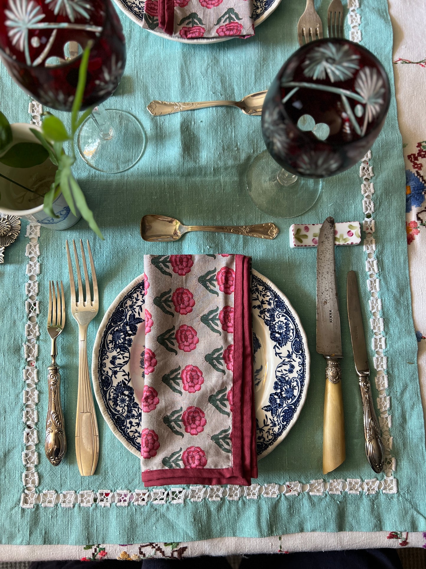 SET OF 2 BLOCK PRINT COTTON NAPKINS WITH PINK MAROON BIAS