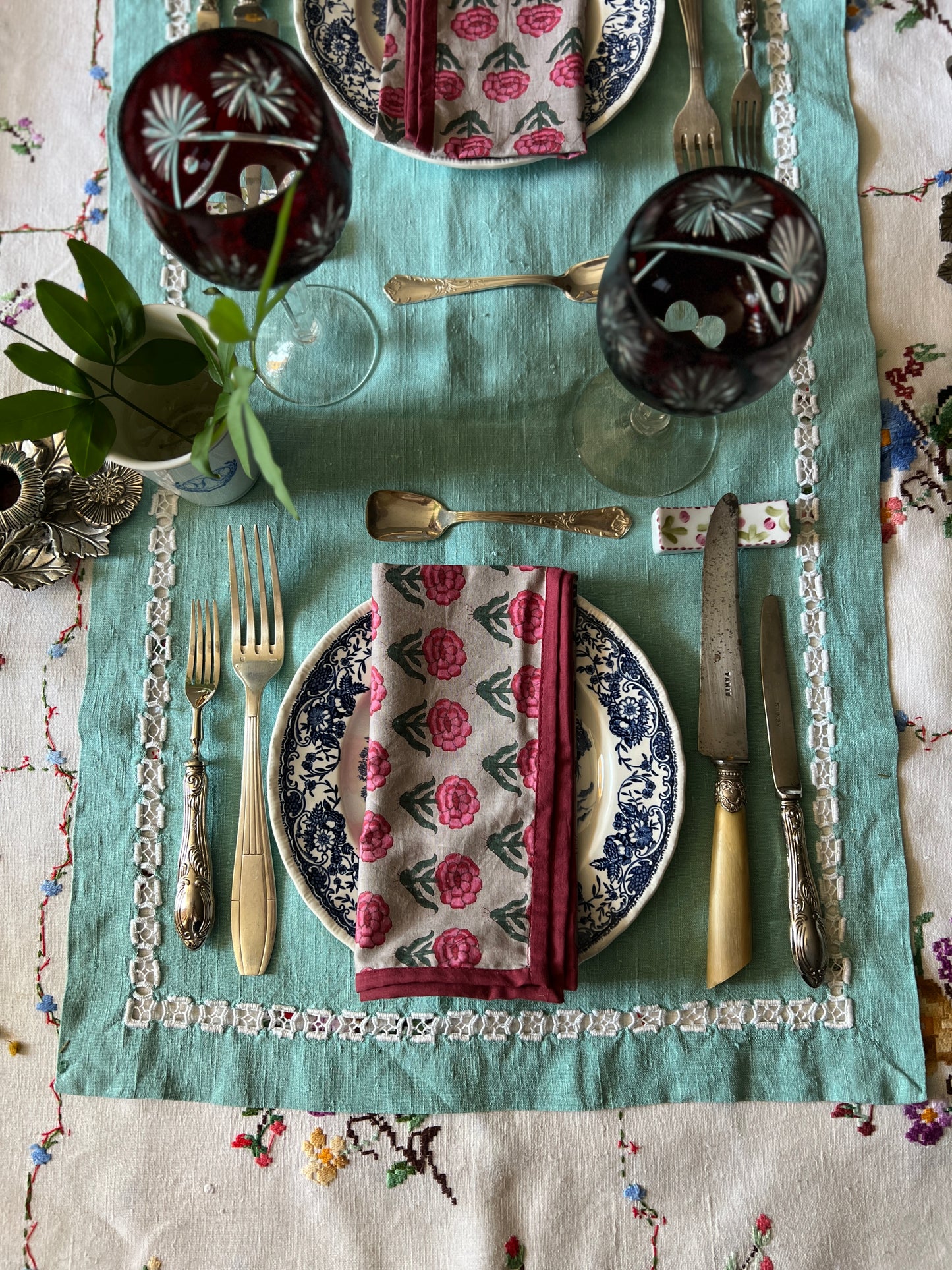 SET OF 2 BLOCK PRINT COTTON NAPKINS WITH PINK MAROON BIAS