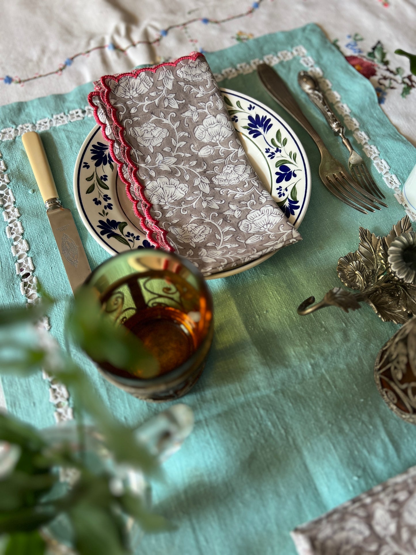 SET OF 2 BLOCK PRINT COTTON NAPKINS WITH GRAY PINK WAVE FESTON