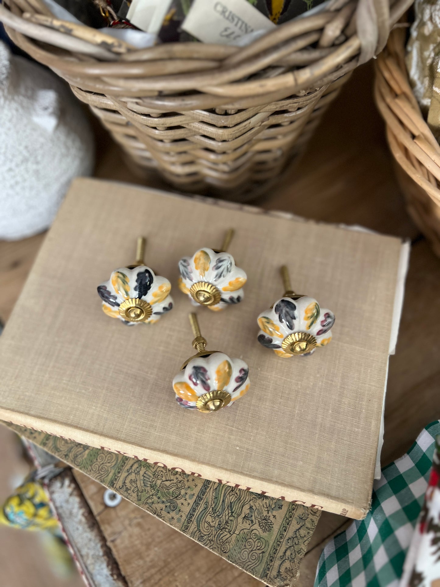 PINK YELLOW CERAMIC HANDLES