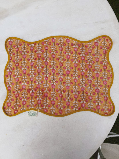 SET 2 MANTELES INDIVIDUALES ACOLCHADOS FLORAL COLOR OCRE