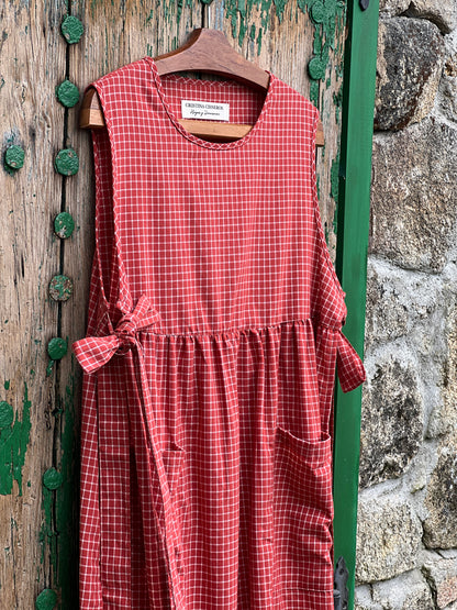 RED CHECKED COTTON APRON WITH BOW