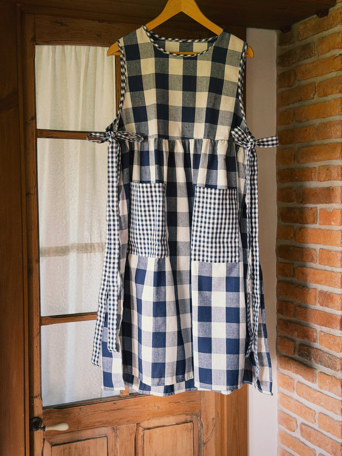 DELANTAL DE LINO VICHY AZUL CON LAZADA