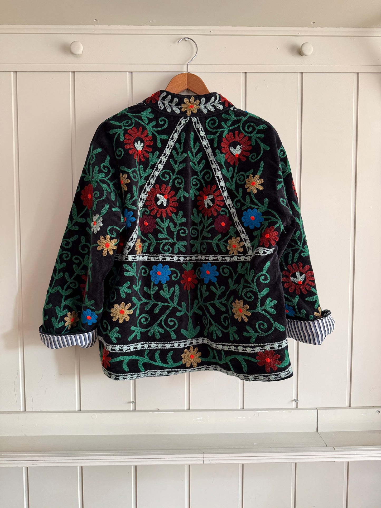 CHAQUETA SUZANI BORDADA A MANO DE TERCIOPELO 05