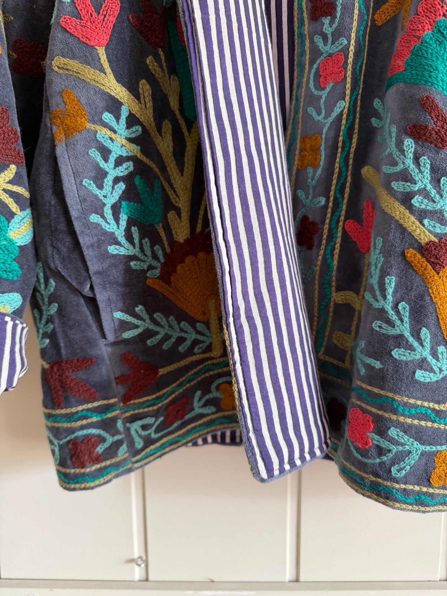 CHAQUETA SUZANI BORDADA A MANO DE TERCIOPELO 01