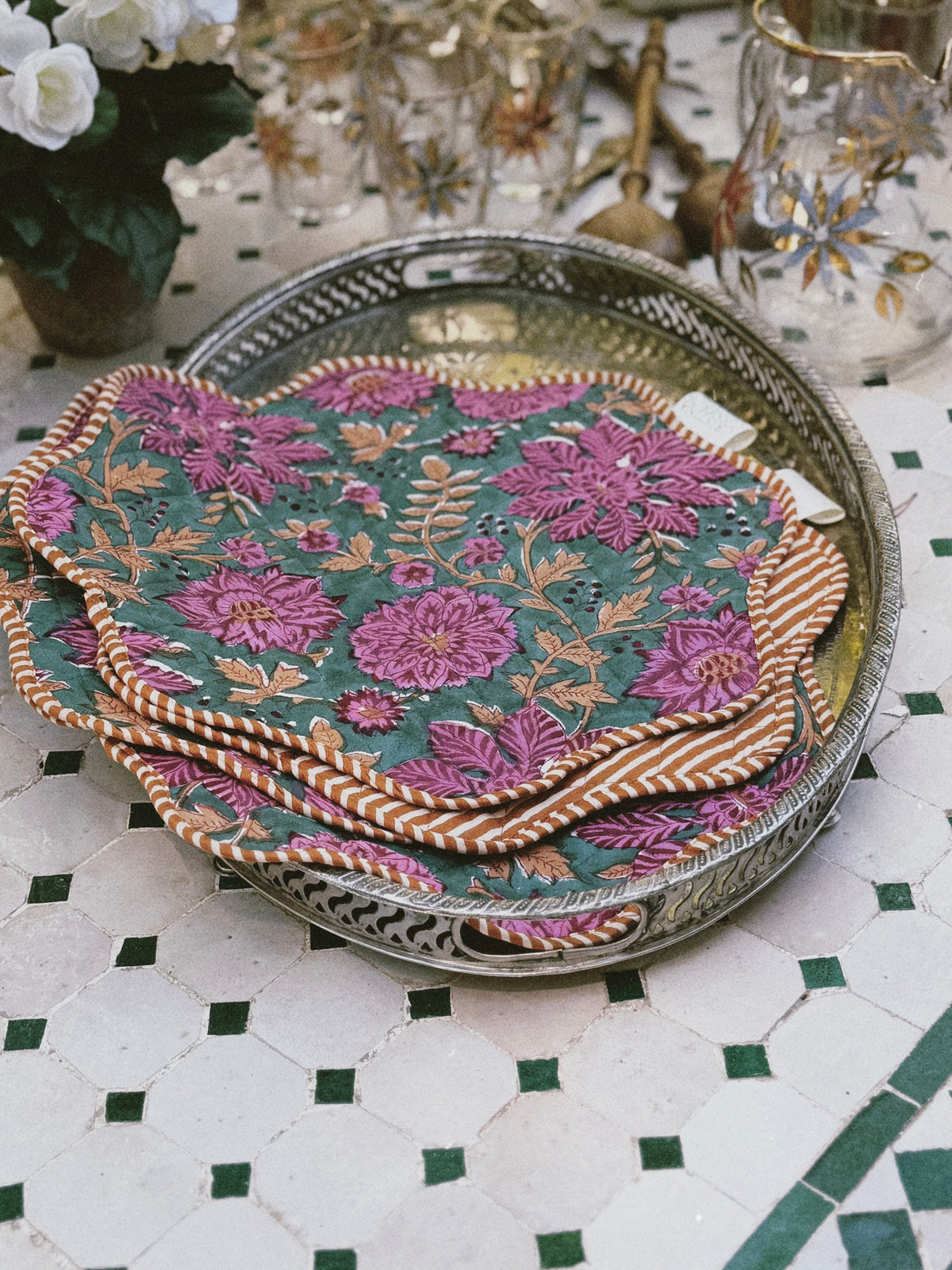 SET 2 MANTELES INDIVIDUALES ACOLCHADOS FLORAL COLOR MARRÓN TURQUESA
