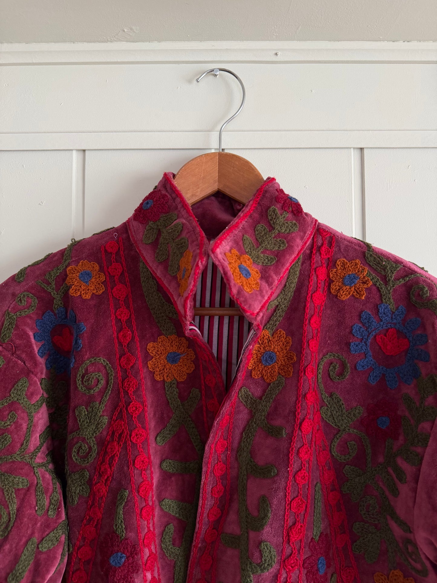 CHAQUETA SUZANI BORDADA A MANO DE TERCIOPELO 03