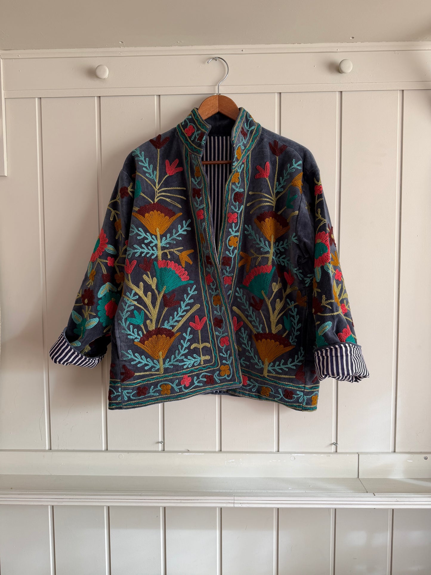 CHAQUETA SUZANI BORDADA A MANO DE TERCIOPELO 01