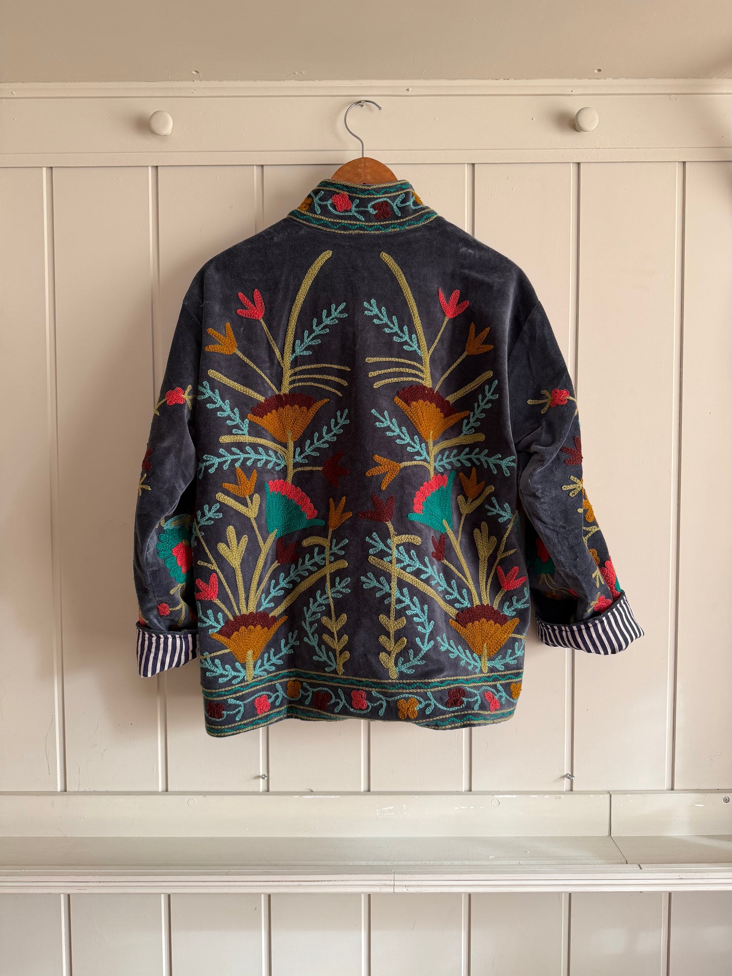 CHAQUETA SUZANI BORDADA A MANO DE TERCIOPELO 01