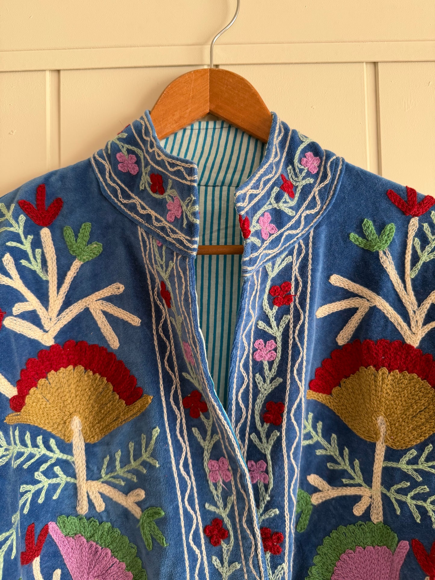 CHAQUETA SUZANI BORDADA A MANO DE TERCIOPELO 02