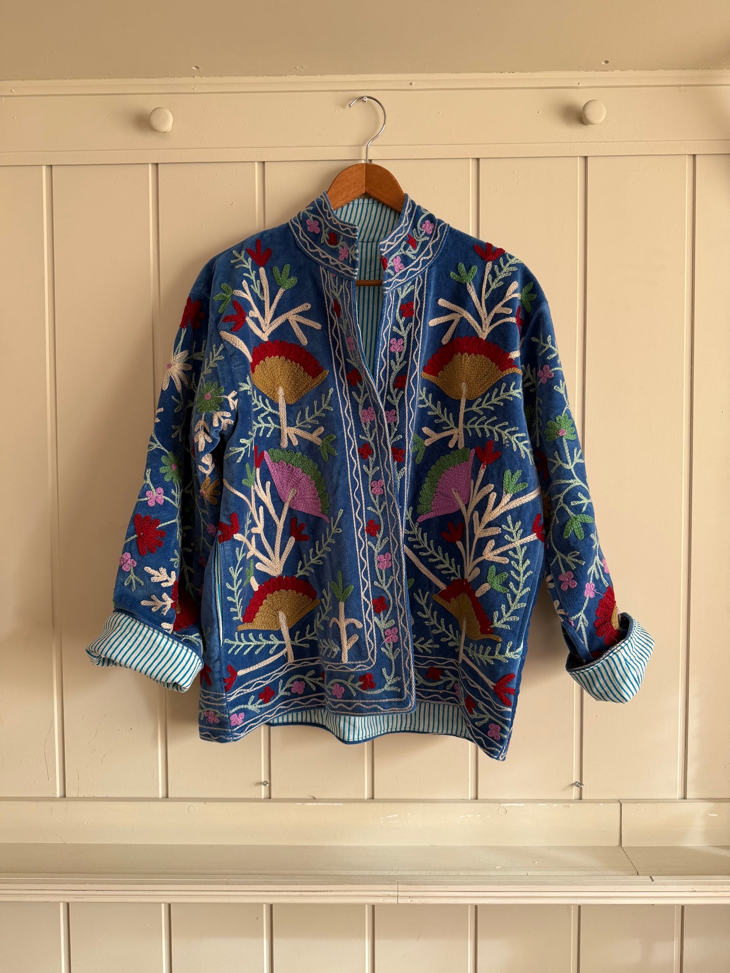 CHAQUETA SUZANI BORDADA A MANO DE TERCIOPELO 02