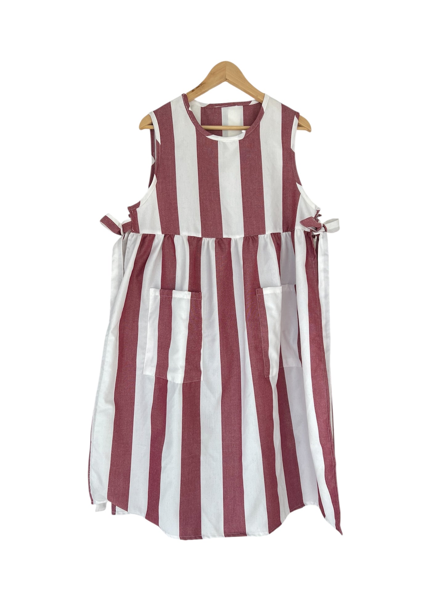 DELANTAL DE LINO RAYAS GUINDA CON LAZADA