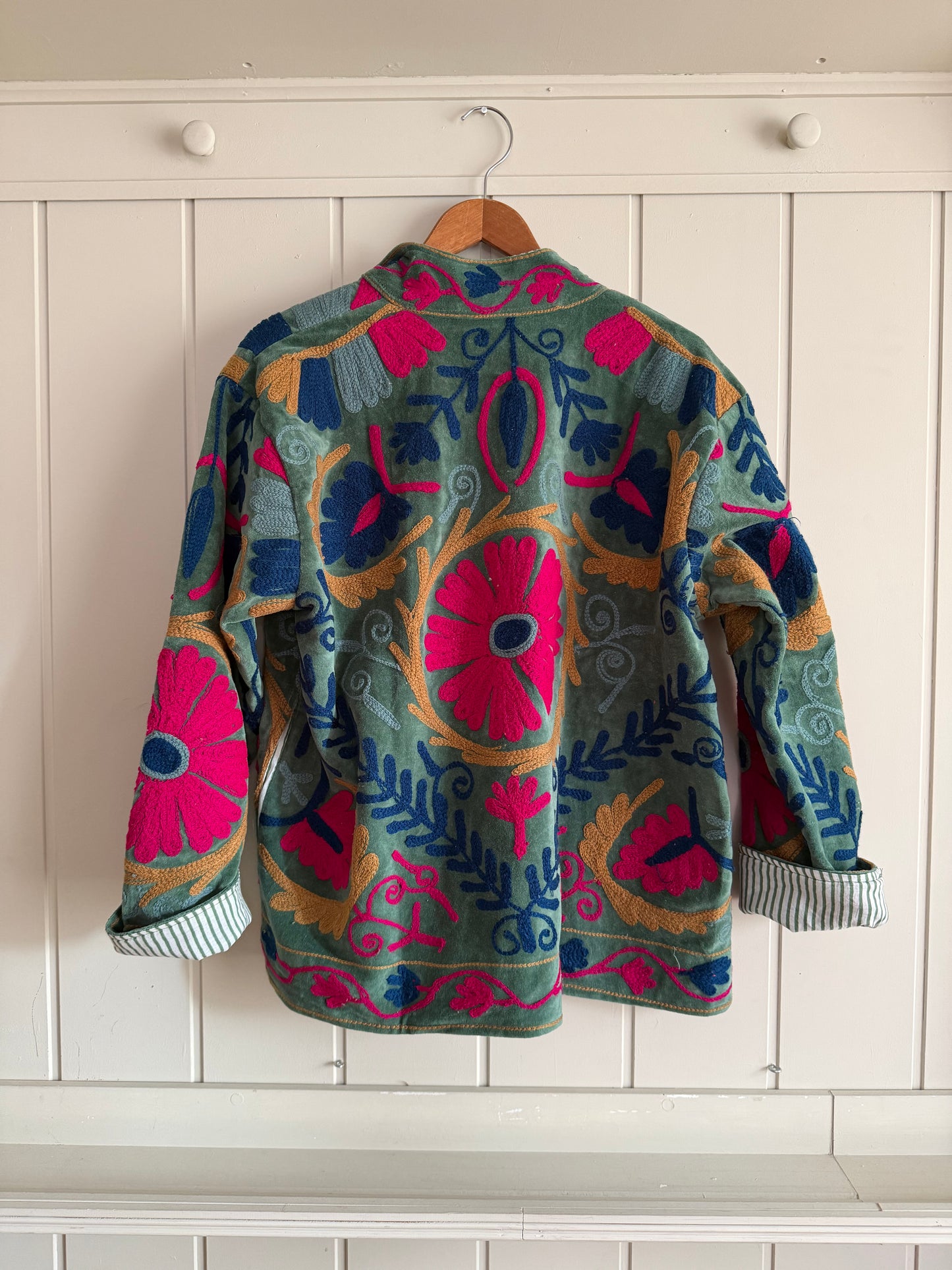 CHAQUETA SUZANI BORDADA A MANO DE TERCIOPELO 04