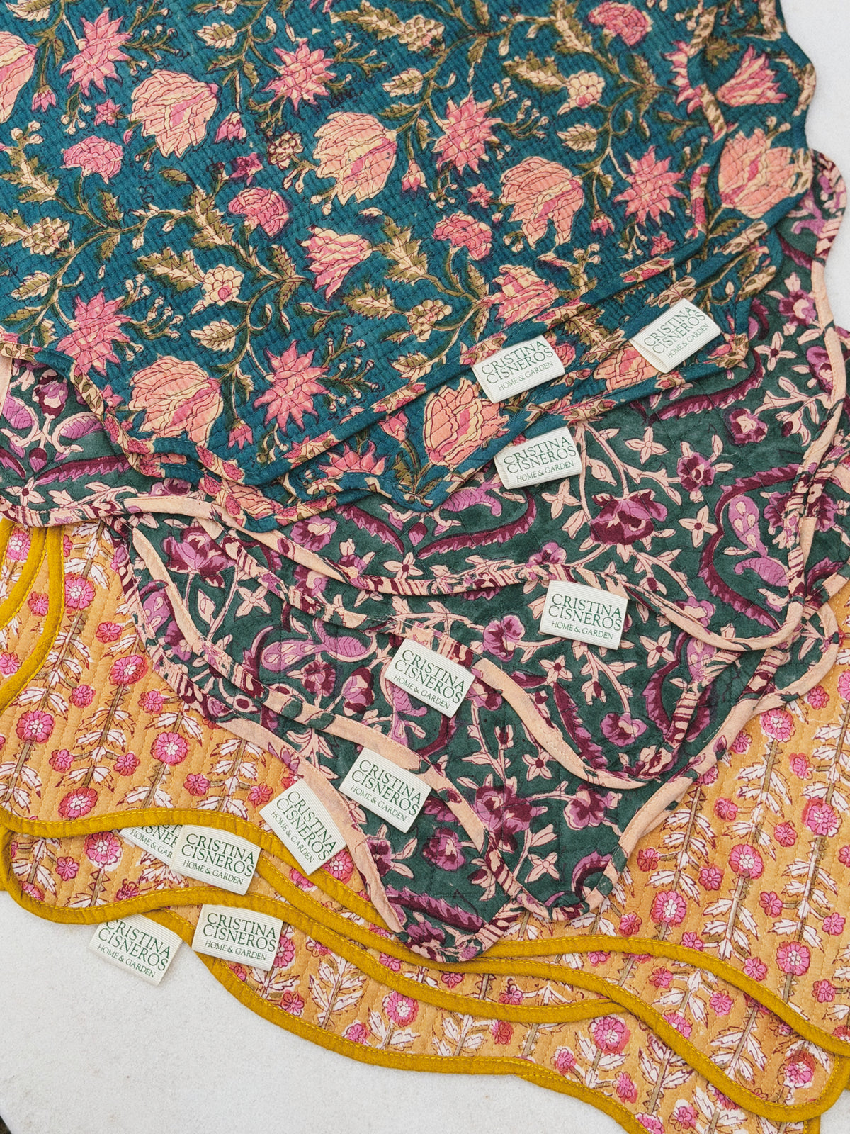 SET 2 MANTELES INDIVIDUALES ACOLCHADOS FLORAL COLOR OCRE