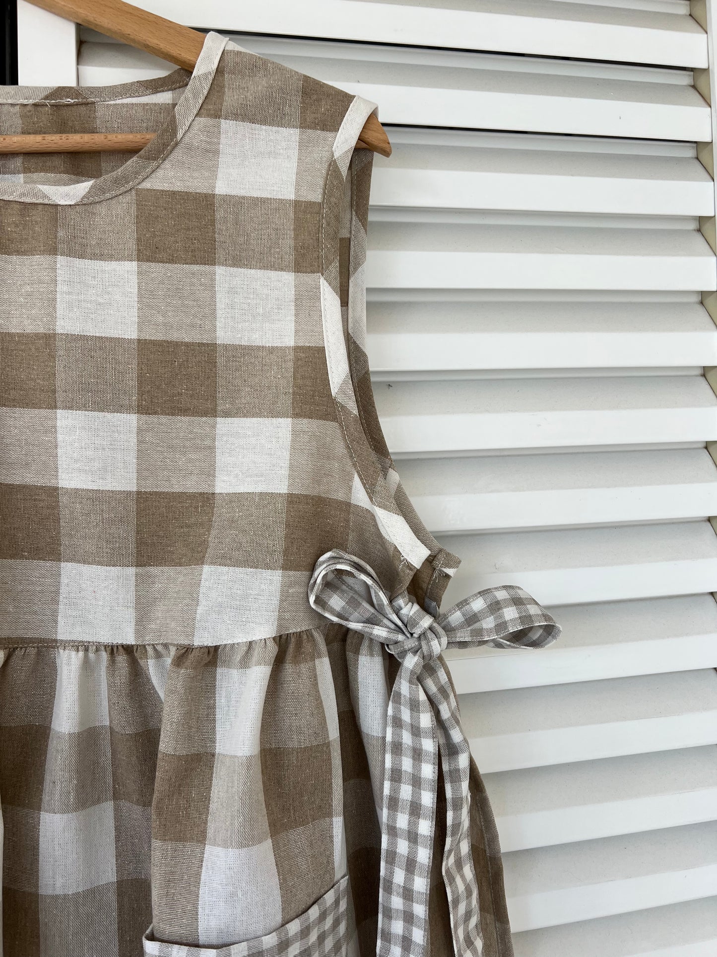 DELANTAL DE LINO VICHY BEIGE CON LAZADA