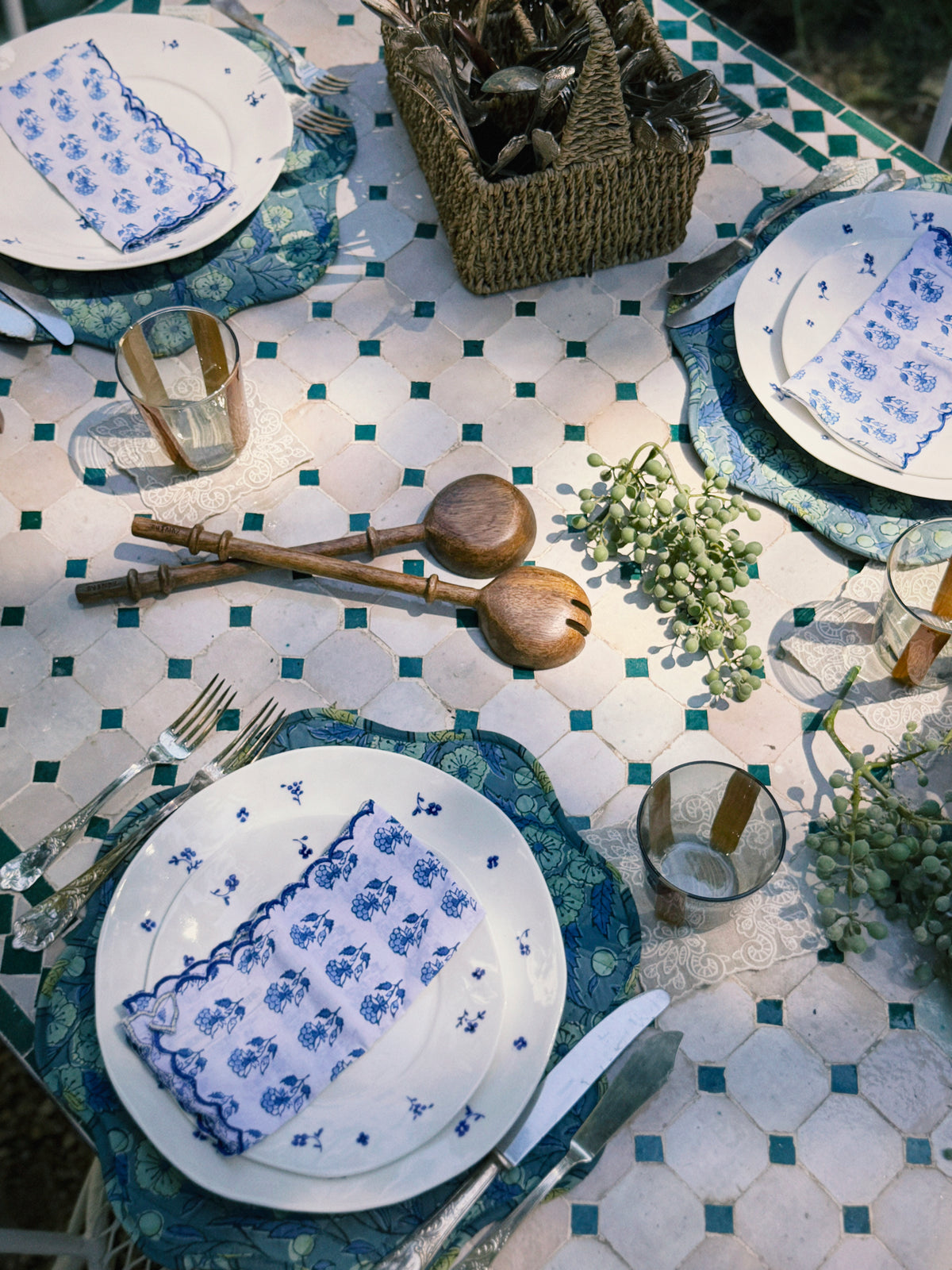 SET 2 MANTELES INDIVIDUALES ACOLCHADOS FLORAL COLOR AZUL VERDE
