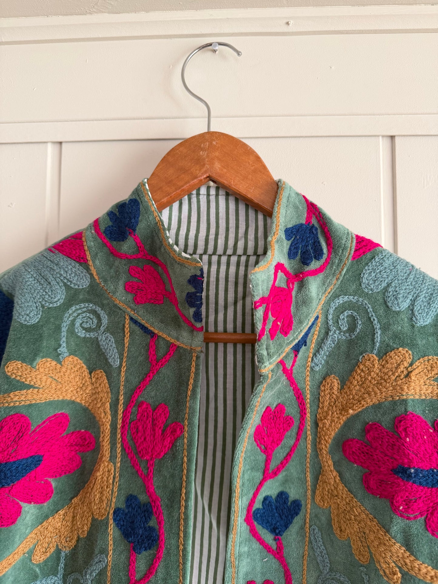 CHAQUETA SUZANI BORDADA A MANO DE TERCIOPELO 04