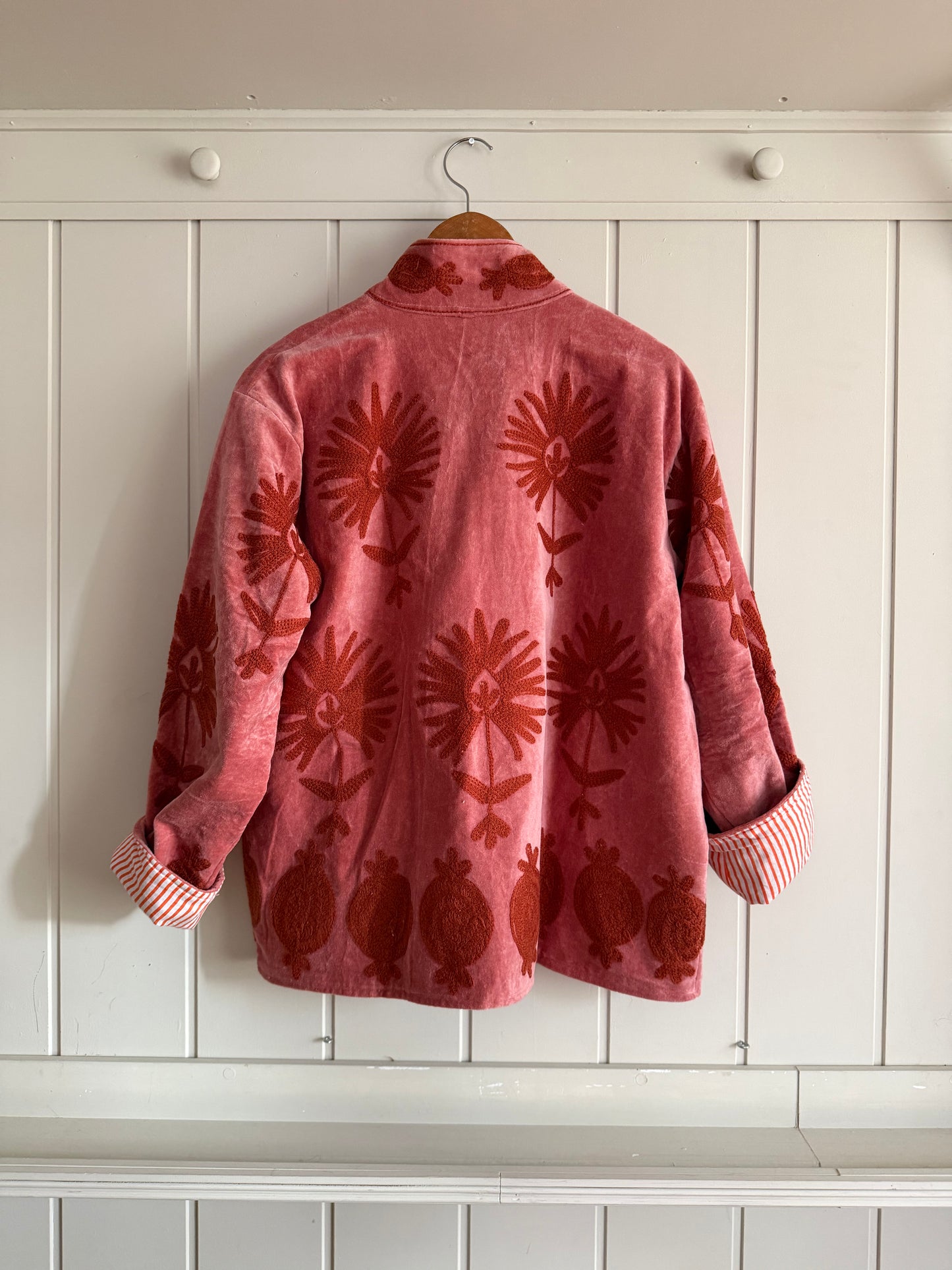 CHAQUETA SUZANI BORDADA A MANO DE TERCIOPELO 06