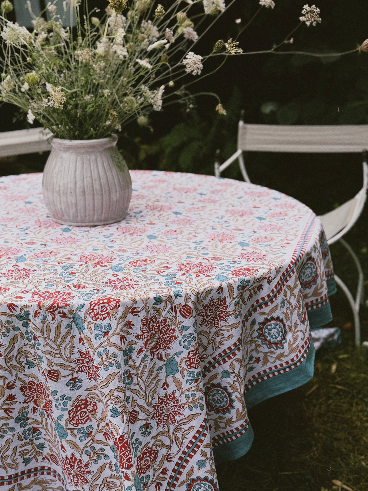 MANTEL FLORAL BLOCK PRINT AZUL ROJO