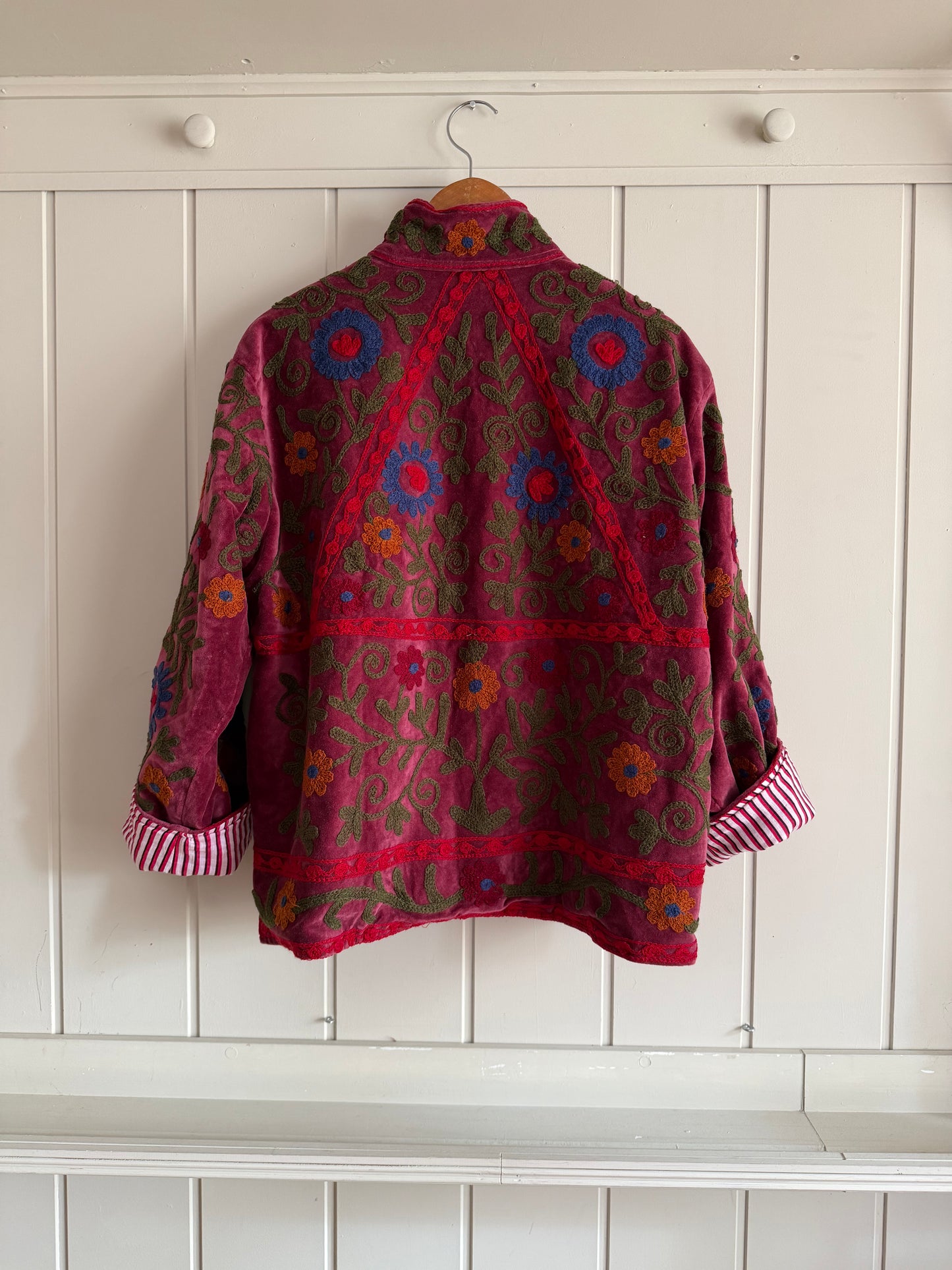 CHAQUETA SUZANI BORDADA A MANO DE TERCIOPELO 03