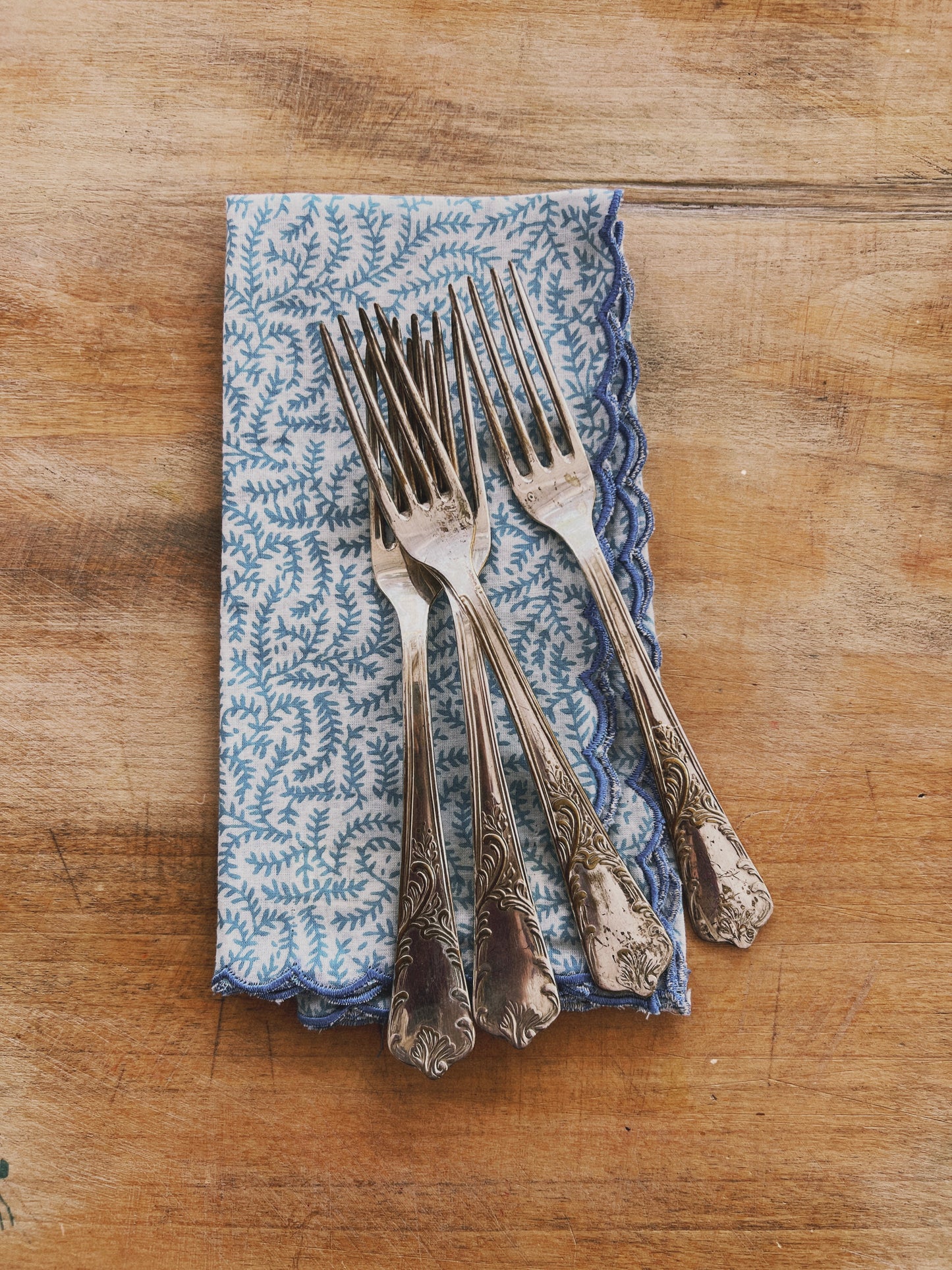 SET OF 2 COTTON BLOCK PRINT NAPKINS WITH LIGHT BLUE WHITE WAVE SCALLOP