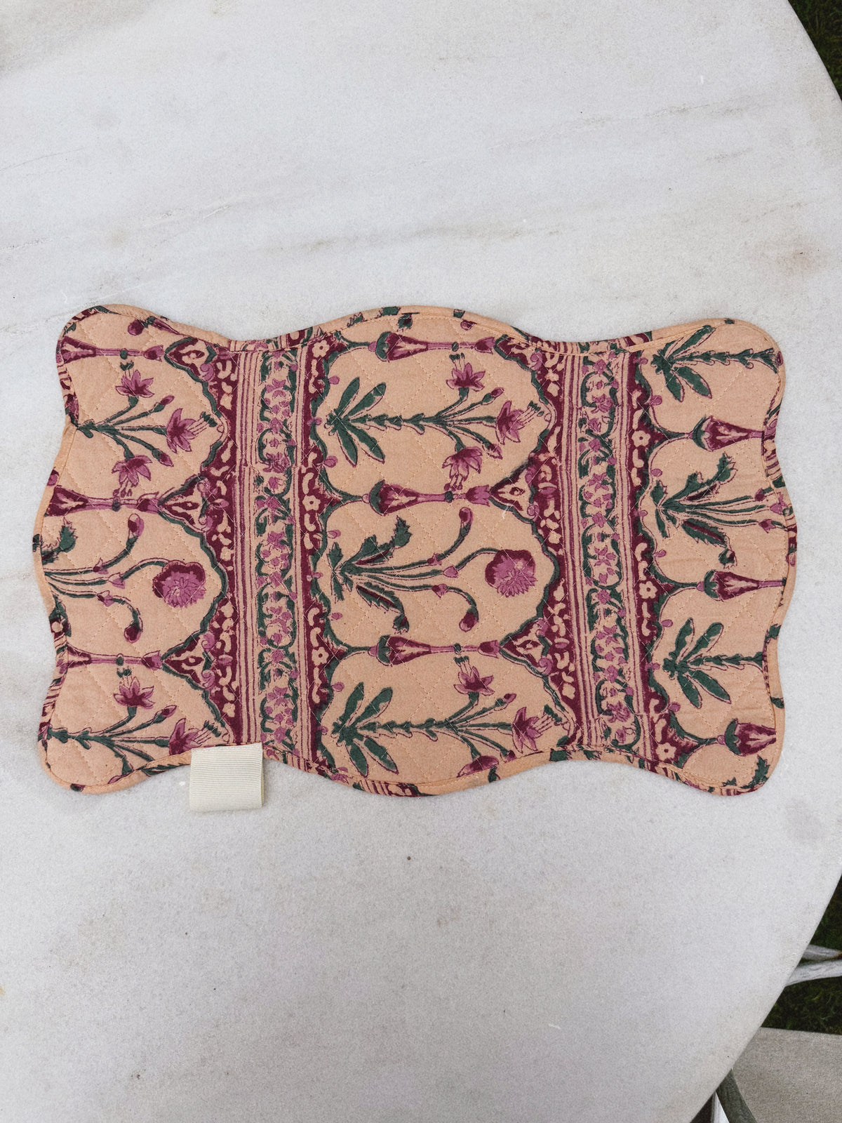 SET 2 MANTELES INDIVIDUALES ACOLCHADOS FLORAL COLOR BEIGE MALVA