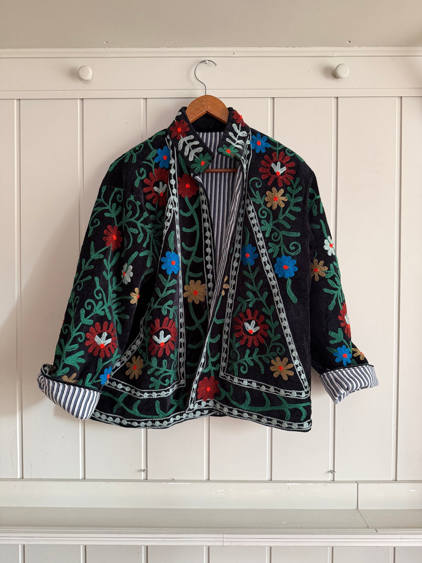 CHAQUETA SUZANI BORDADA A MANO DE TERCIOPELO 05