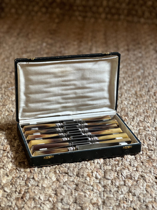 SET OF ANTIQUE FRENCH HORN KNIVES
