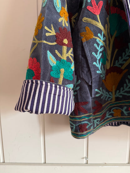 CHAQUETA SUZANI BORDADA A MANO DE TERCIOPELO 01