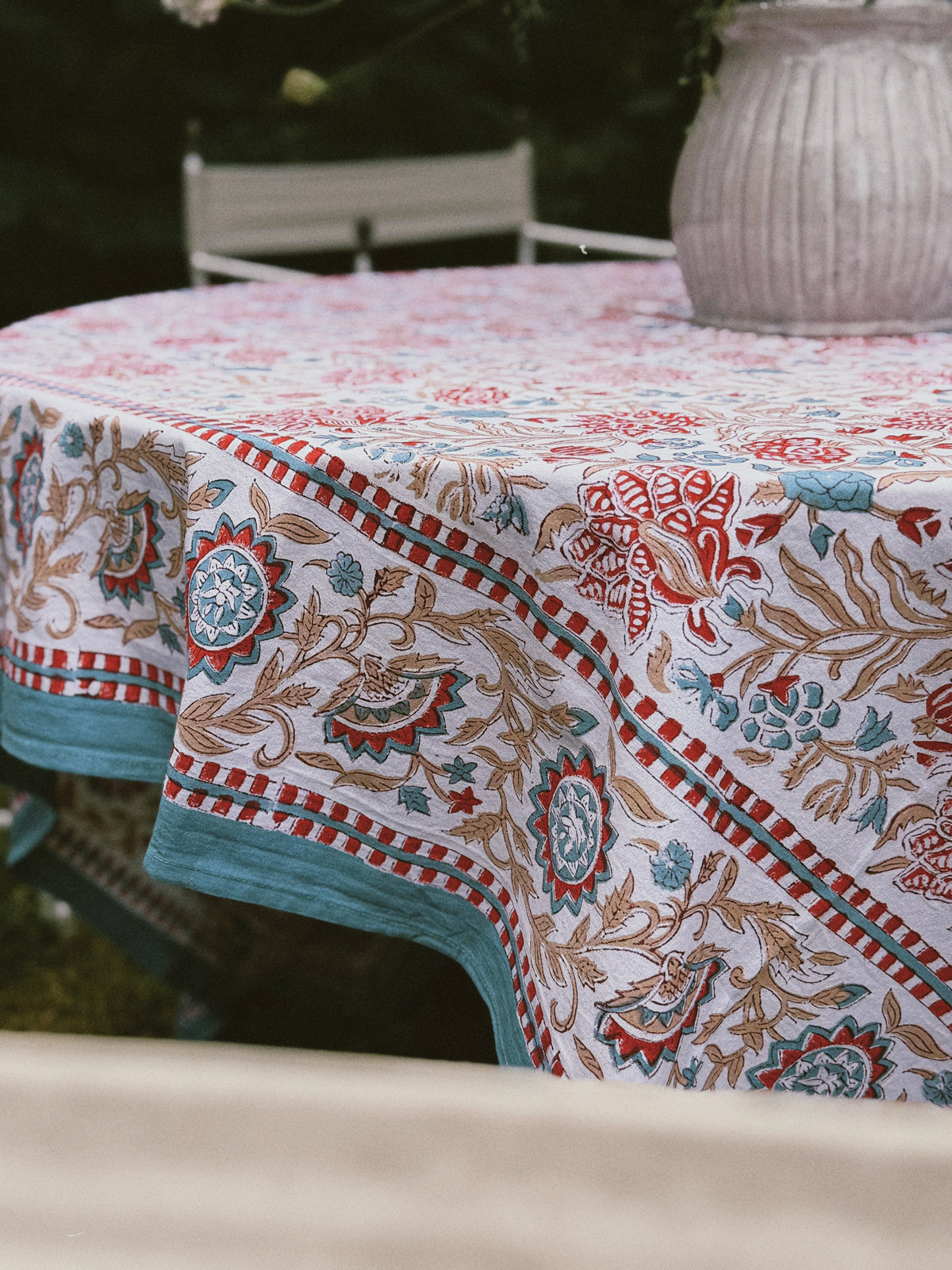 MANTEL FLORAL BLOCK PRINT AZUL ROJO