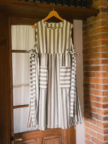 DELANTAL DE LINO RAYAS GRIS CON LAZADA