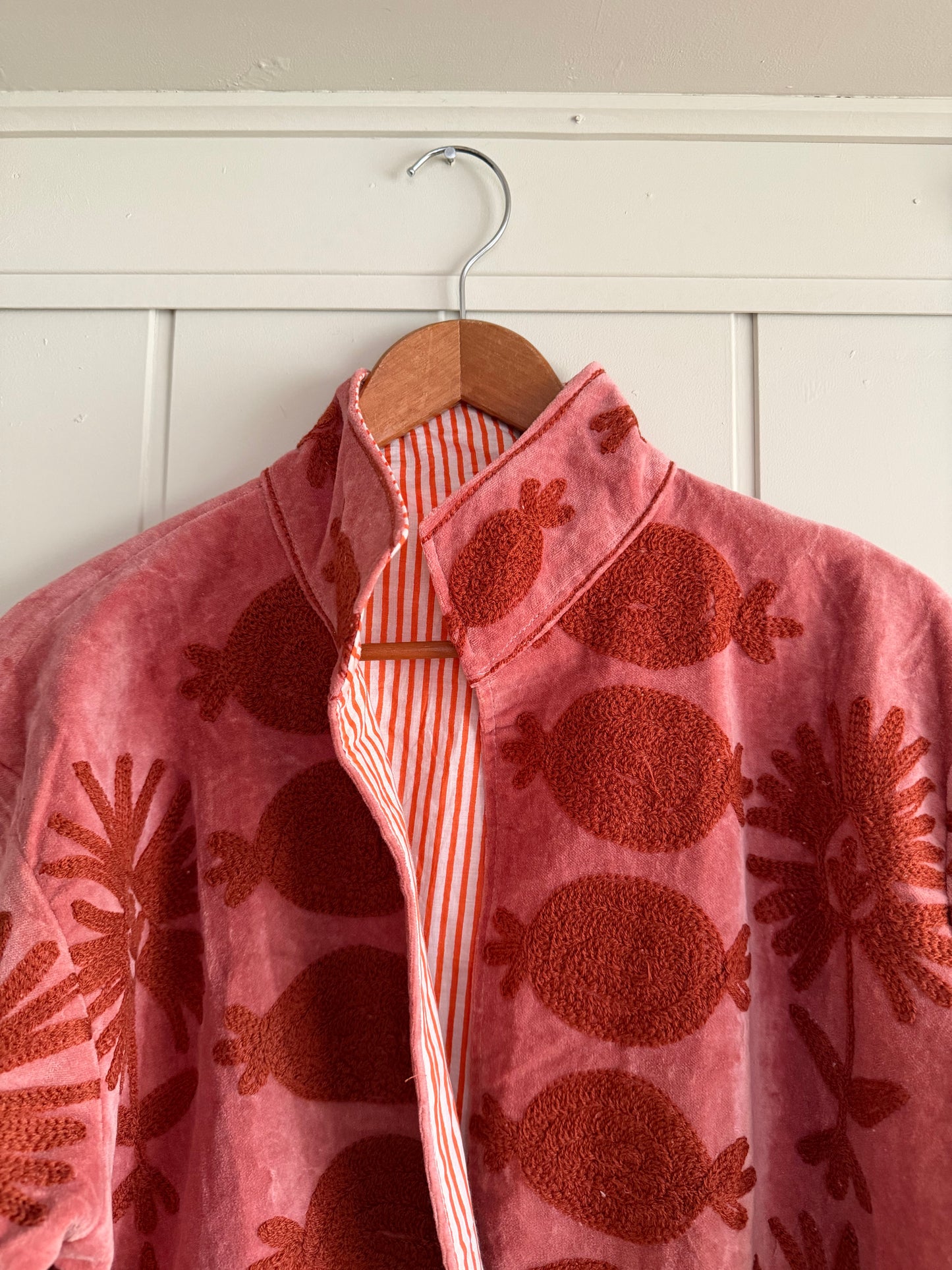 CHAQUETA SUZANI BORDADA A MANO DE TERCIOPELO 06