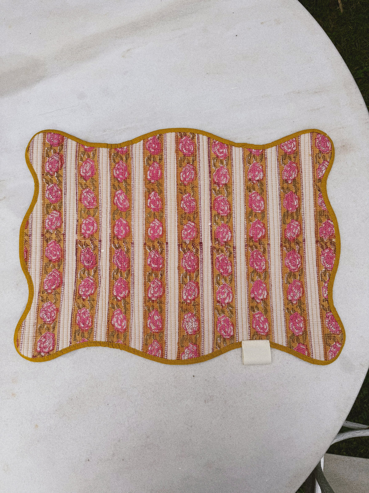 SET 2 MANTELES INDIVIDUALES ACOLCHADOS FLORAL COLOR OCRE