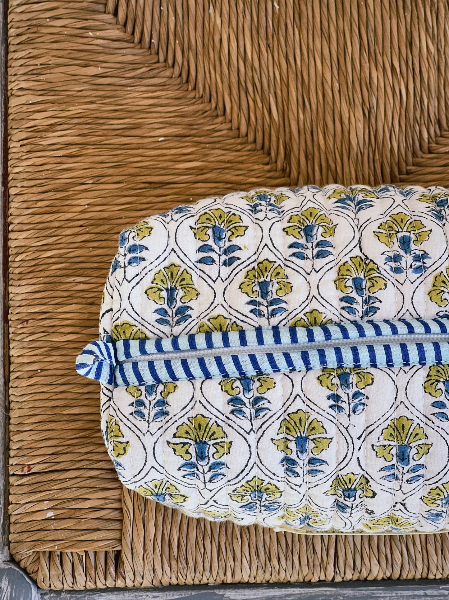 NECESER BLOCK PRINT FLORAL COLOR BLANCO