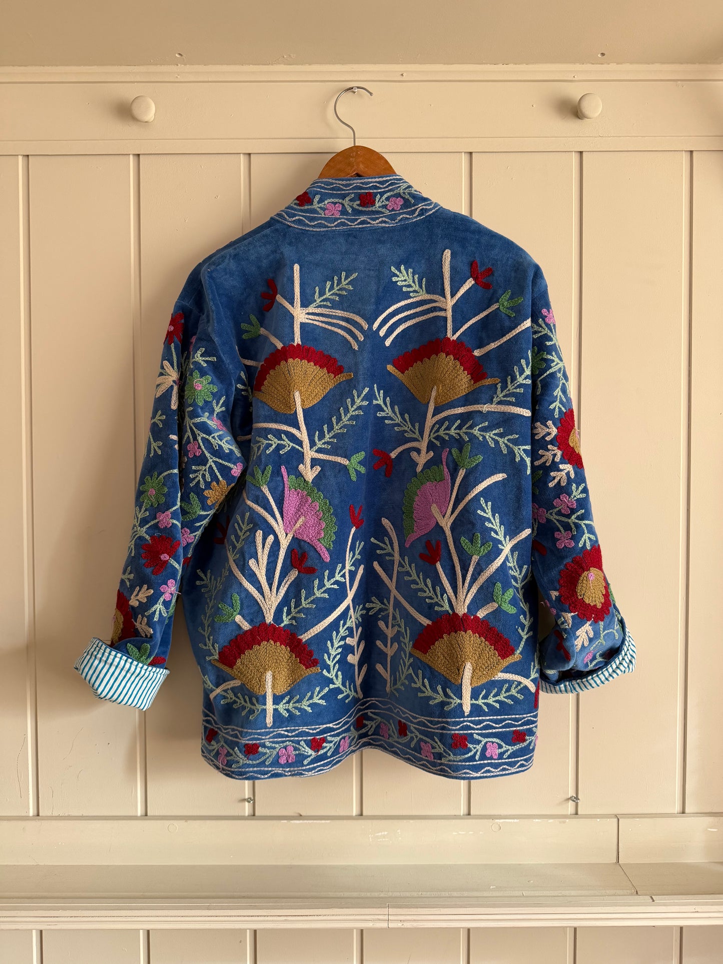 CHAQUETA SUZANI BORDADA A MANO DE TERCIOPELO 02