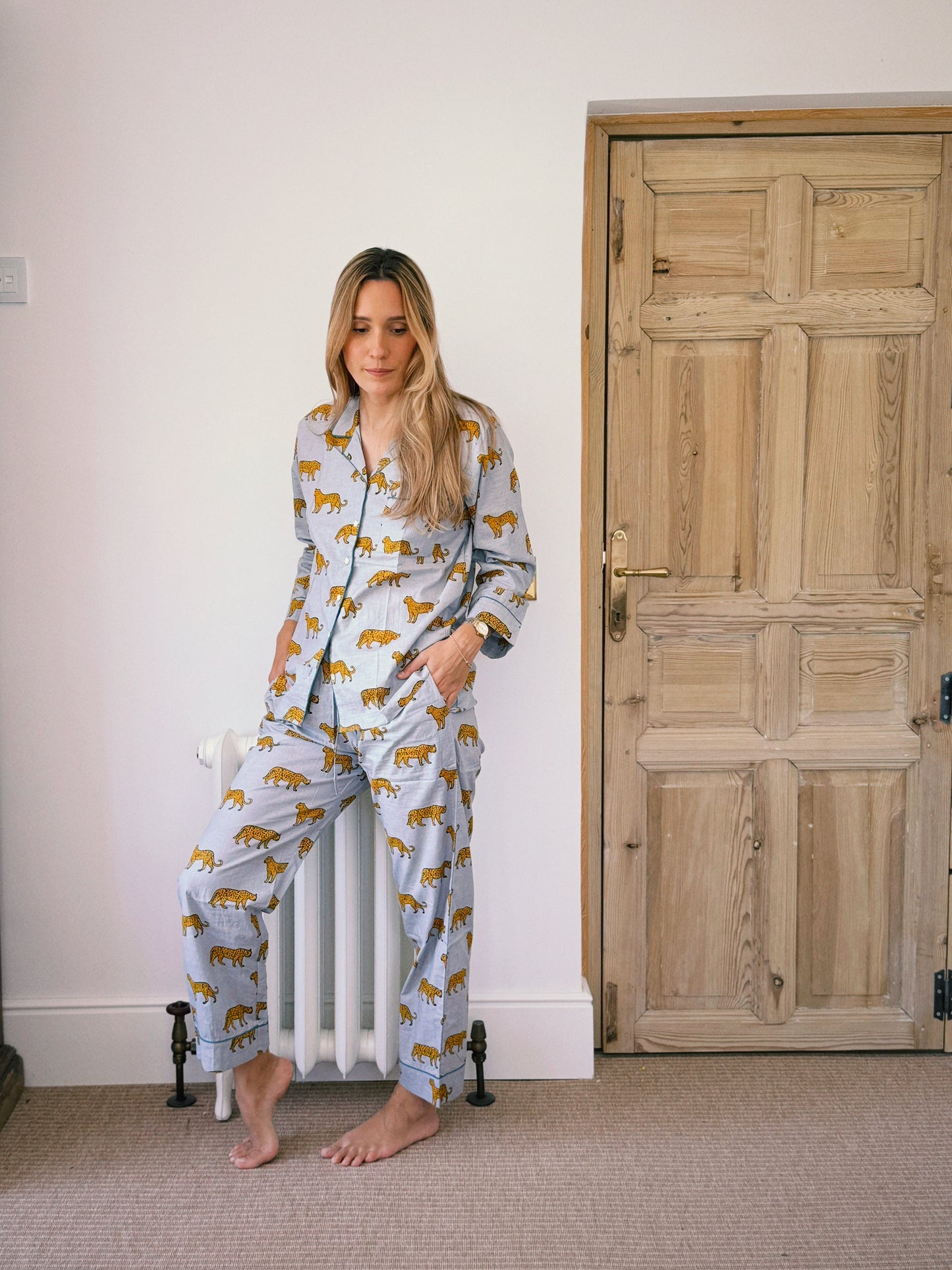 PIJAMA MANGA LARGA BLOCK PRINT GRIS LEOPARDOS