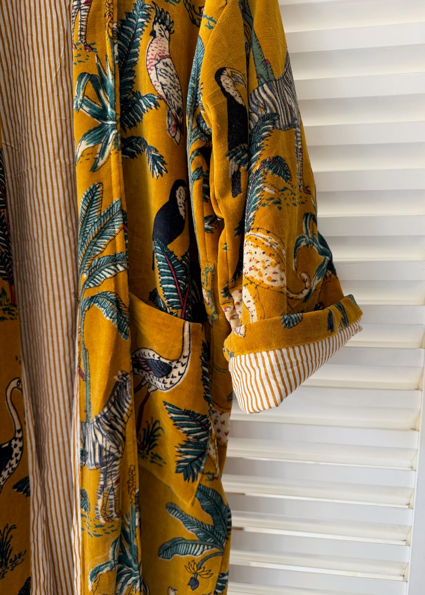 KIMONO EN TERCIOPELO OCRE